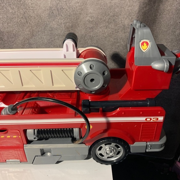 Paw Patrol Ultimate Rescue Fire Truck  Extendable 2ft Ladder Lights Siren - Picture 4 of 11